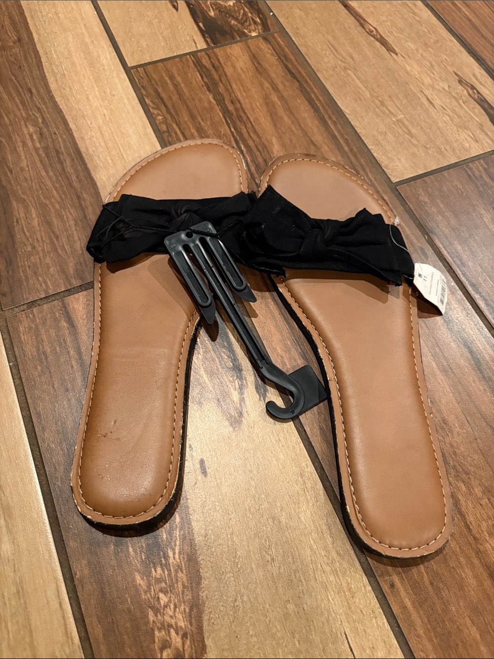 Time and Tru Black Knotted Strap Tan Slide Sandals - Women's